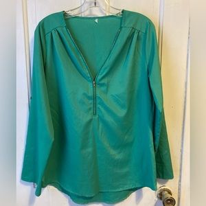 Unique l/s zip front blouse, fits like a medium, button-tan sleeves
